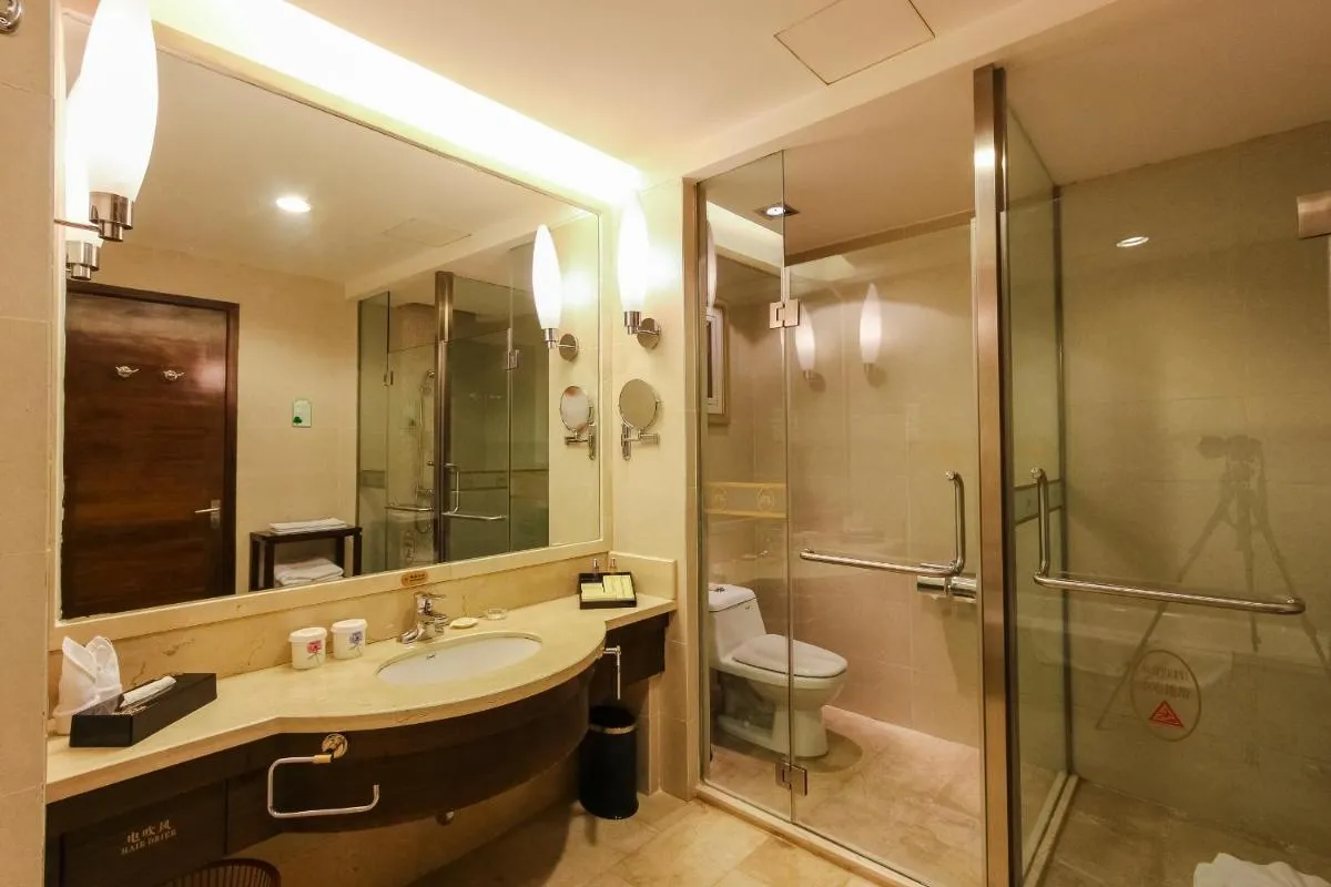 Image 1 of Guangdong Yingbin Hotel-Free Canton Fair Shuttle Bus
