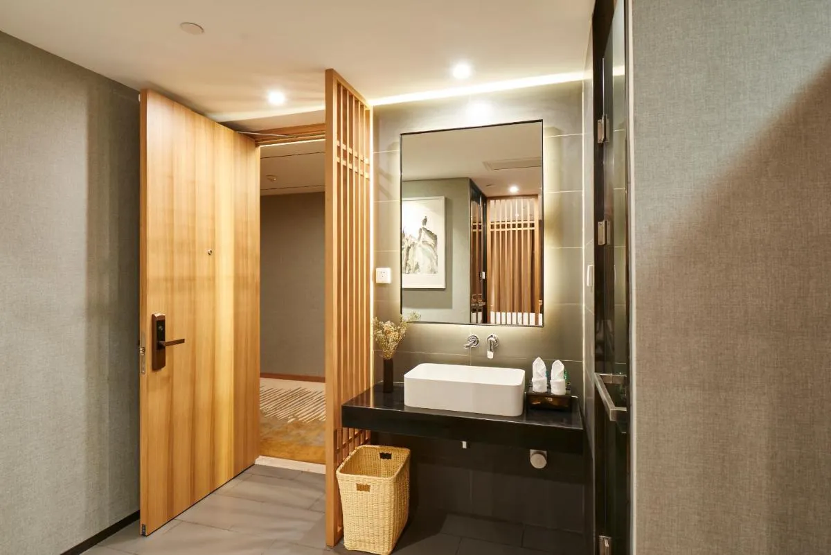Image 1 of H’ Elite Hotel- Free Canton Fair Shuttle Bus and Registration Counter
