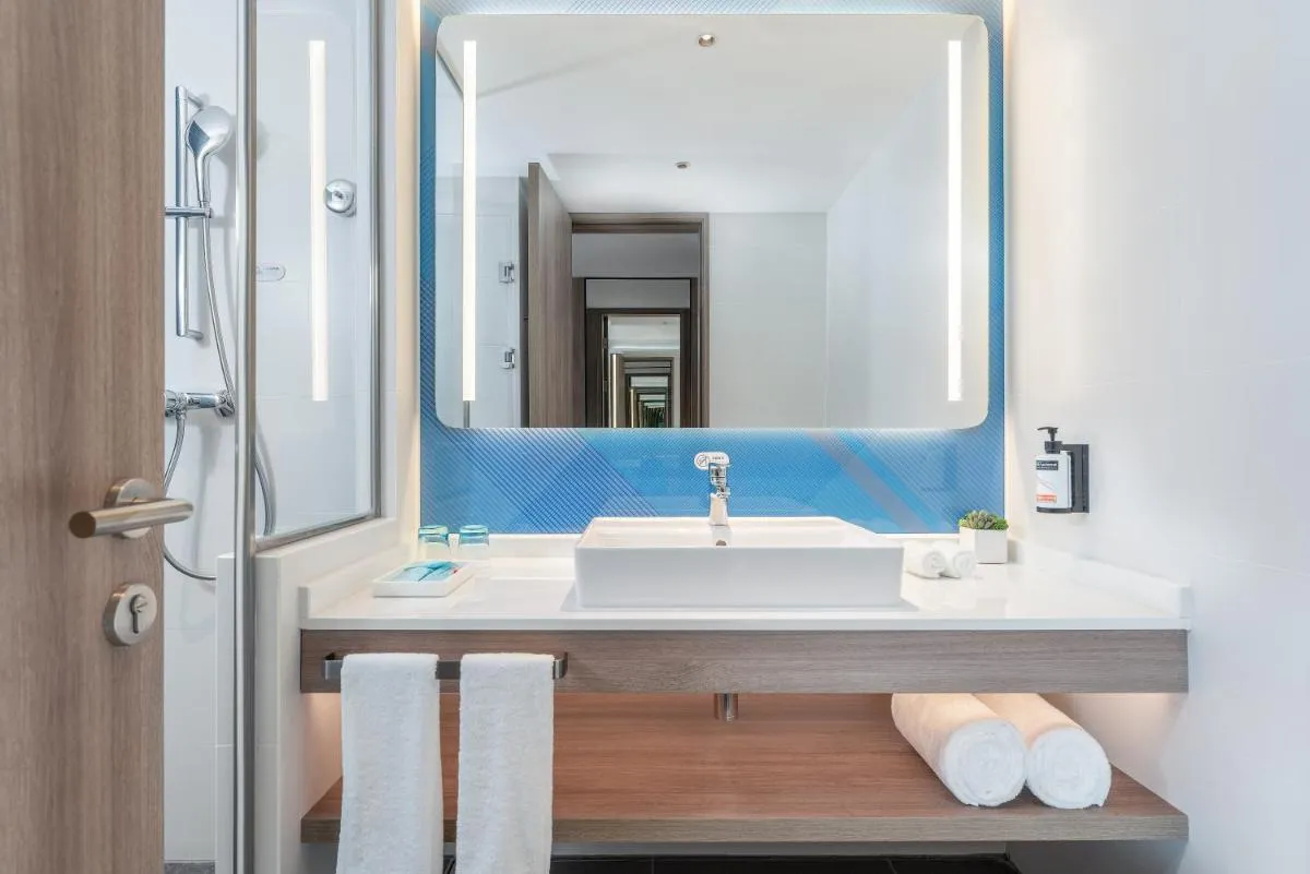 Image 2 of Holiday Inn Express Guangzhou Panyu Dashi, an IHG Hotel