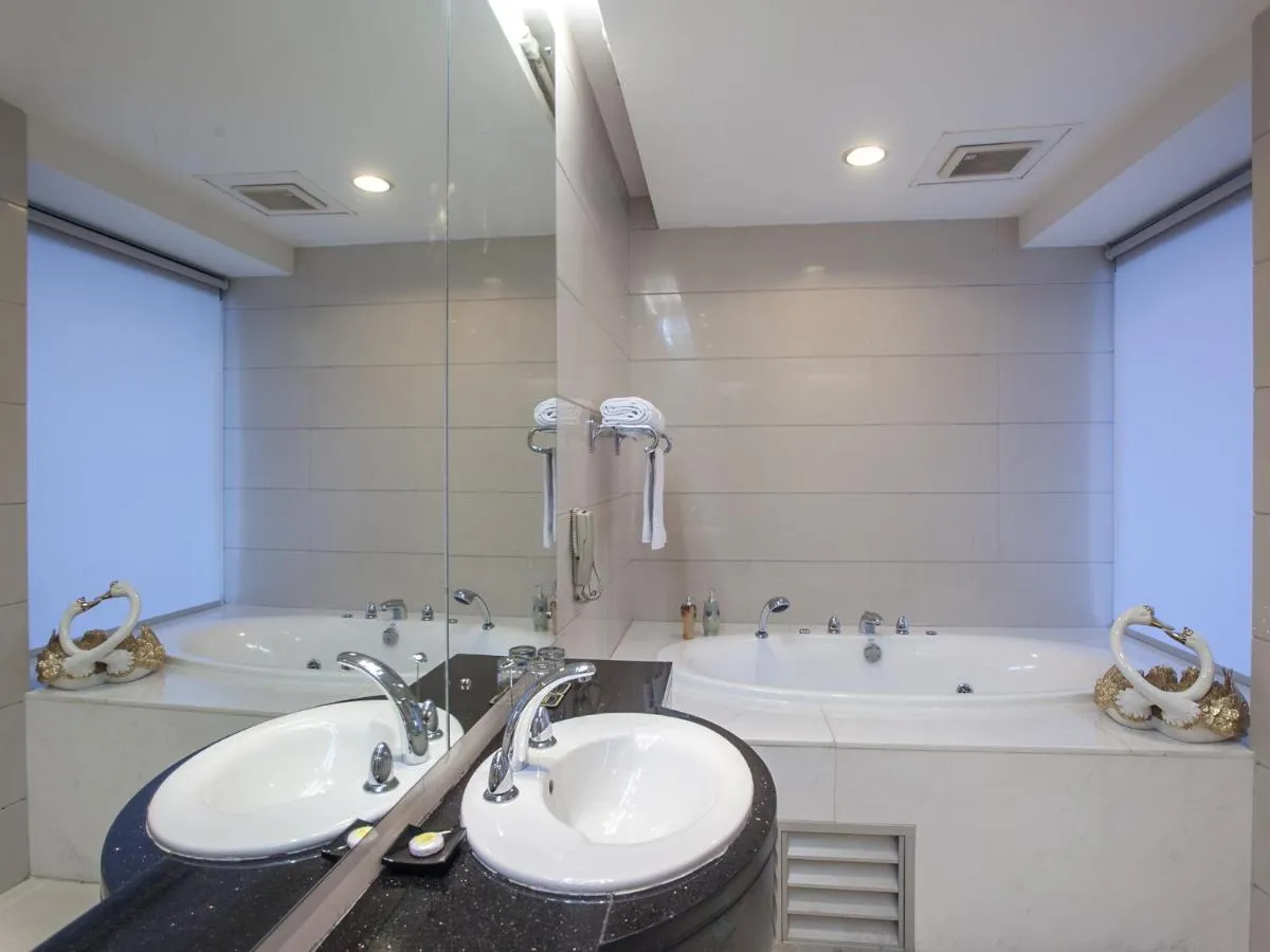 Image 2 of Hua Shi Hotel