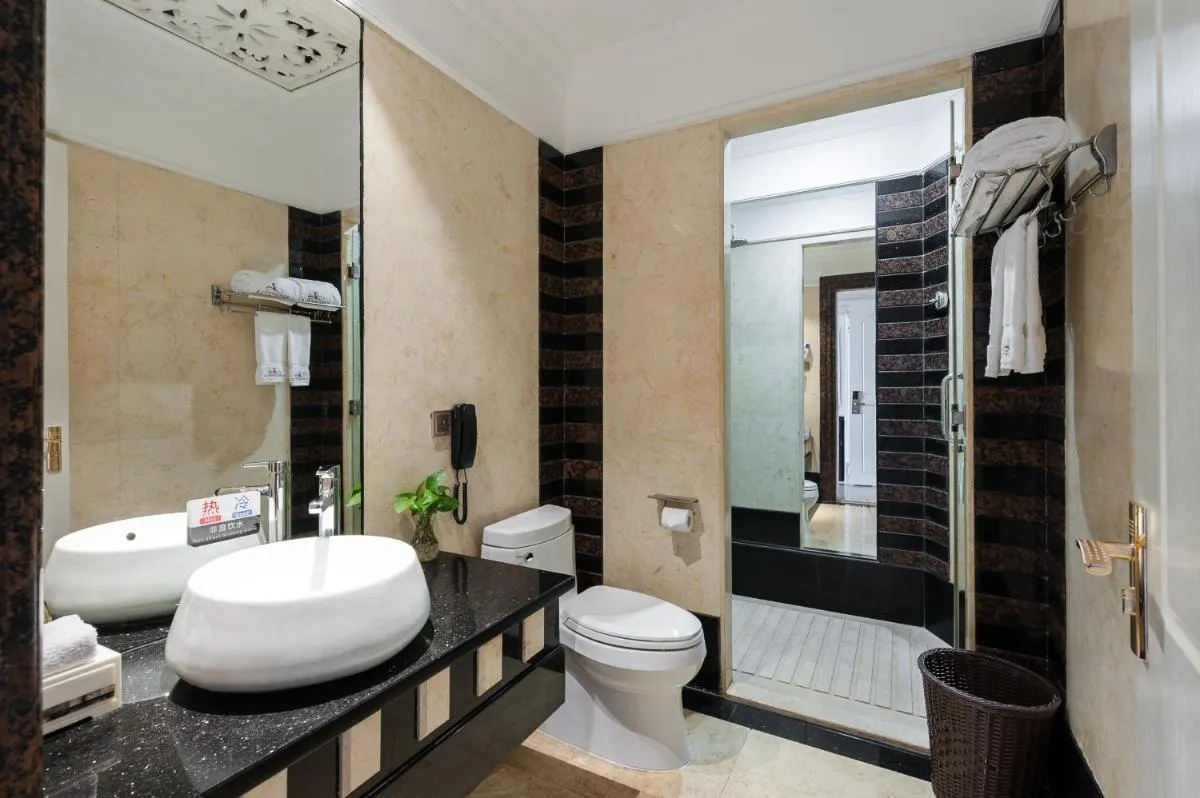 Image 2 of Nan Yang Royal Hotel