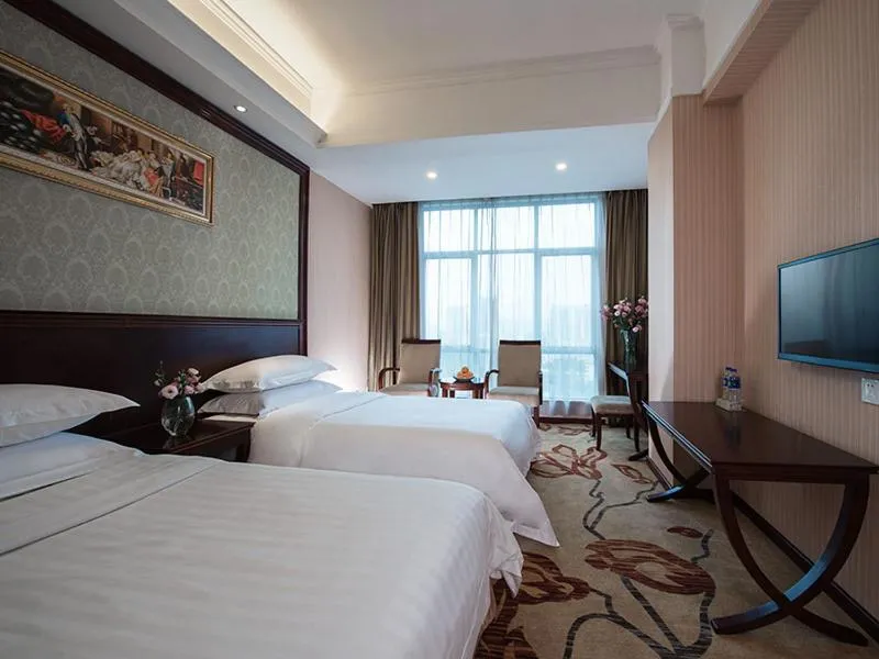 Image 1 of Vienna Hotel Guangzhou Shaheding Metro Station
