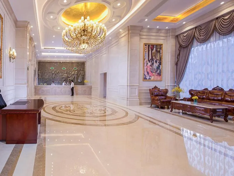 Image of Vienna International Hotel Guangzhou Changlong Qifu Xincun