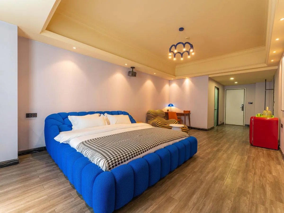 Image 3 of Wind sleeping Color Hotel – 3mins to Line7&18Nancun Wanbo STN