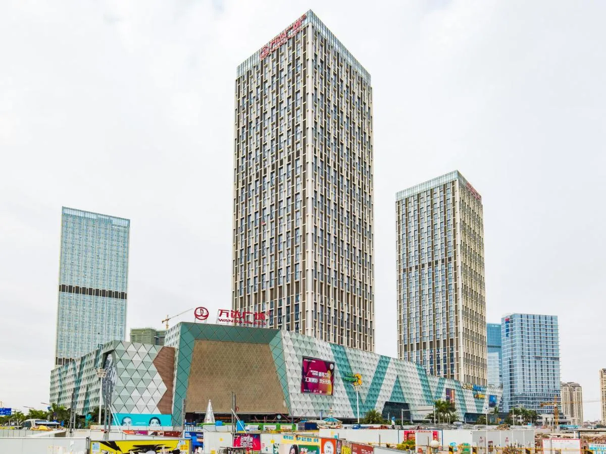 Image 1 of Wind sleeping Color Hotel – 3mins to Line7&18Nancun Wanbo STN