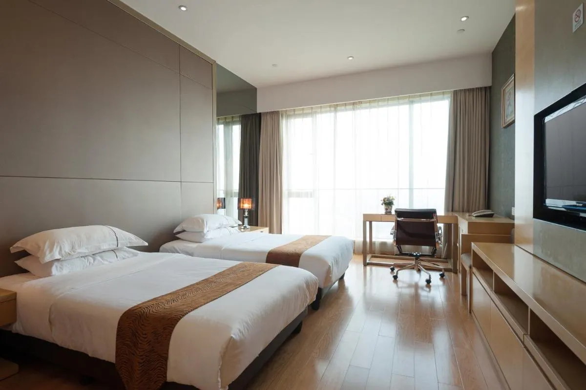 Image 6 of Yicheng Pazhou Poly World Trade Centre Apartment
