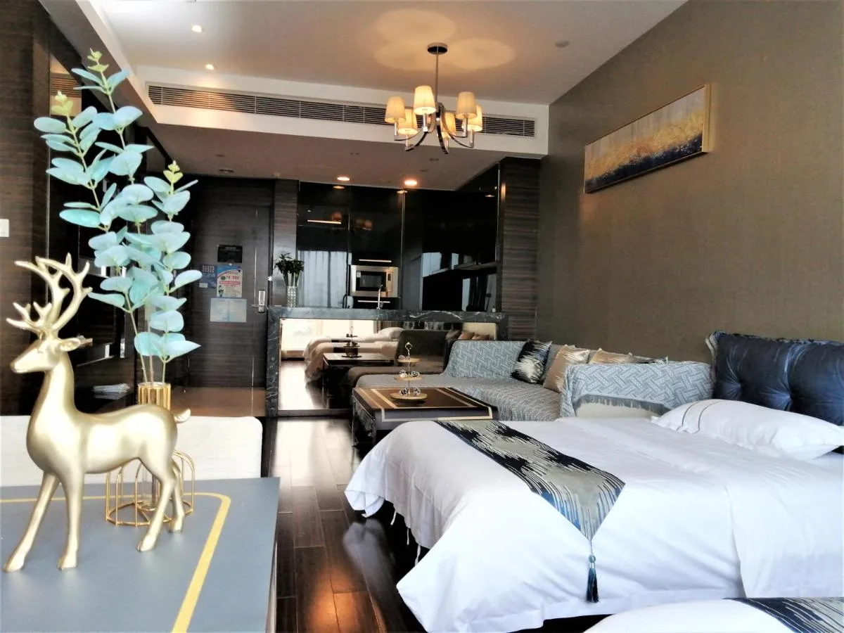 Image 2 of Yicheng Pazhou Poly World Trade Centre Apartment