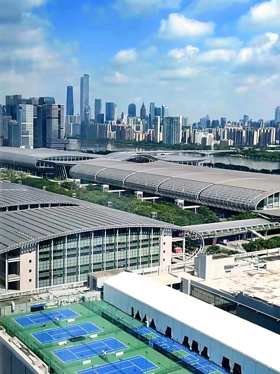Image 3 of Yicheng Pazhou Poly World Trade Centre Apartment