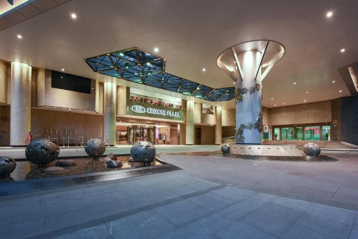 Image 5 of Crowne Plaza Guangzhou City Centre by IHG – Free shuttle between hotel and Exhibition Center during Canton Fair & Exhibitor registration Counter