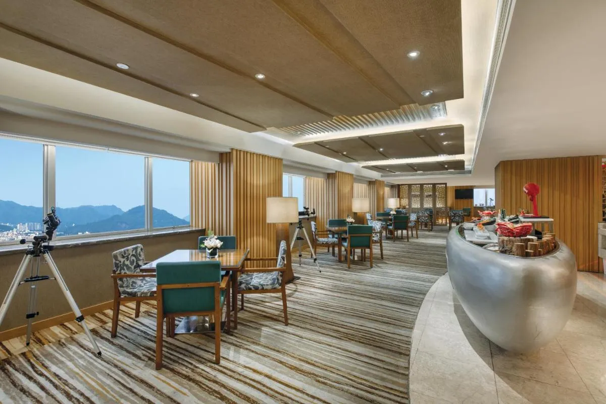 Image 6 of Crowne Plaza Guangzhou City Centre by IHG – Free shuttle between hotel and Exhibition Center during Canton Fair & Exhibitor registration Counter