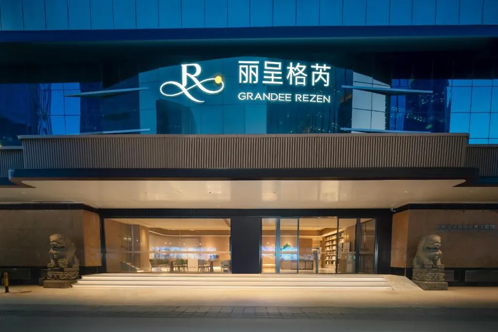 Image of Grandee Rezen – TaiKoo Hui Plaza Shipaiqiao Metro Station