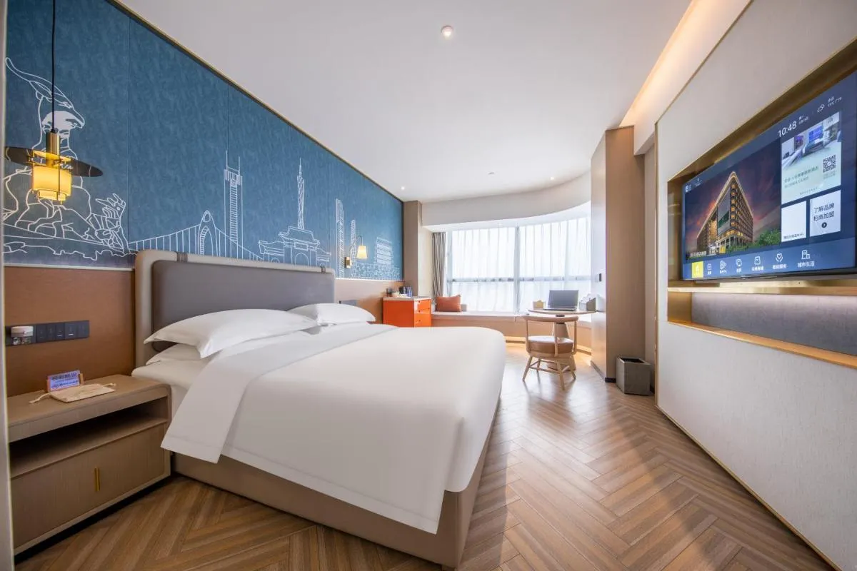 Image 1 of Guangzhou Baiyun Airport MeHood Liz Hotel Free Shuttle Bus to the 137th Canton Fair Complex & Official Registration Agency