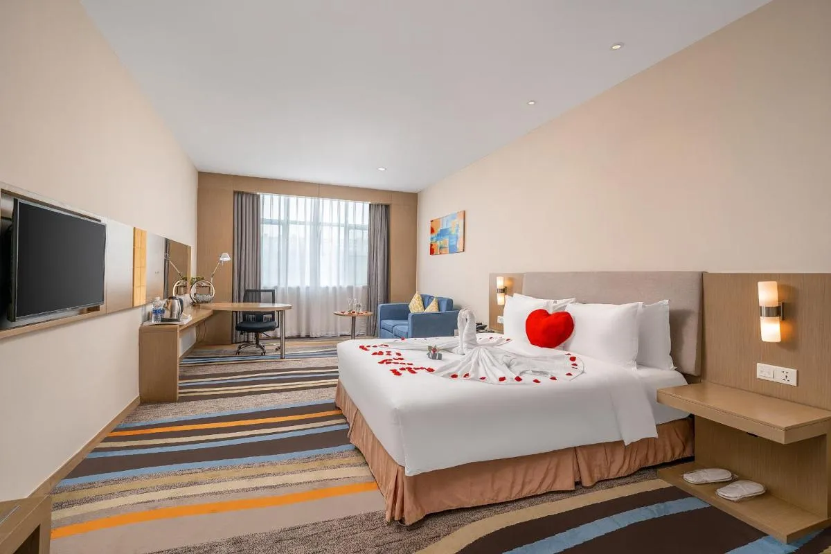 Image 4 of Guangzhou Baiyun Airport Rejoice by Argyle Hotel Rehe Metro Exit B –Free shuttle bus is provided during the 137th Canton Fair