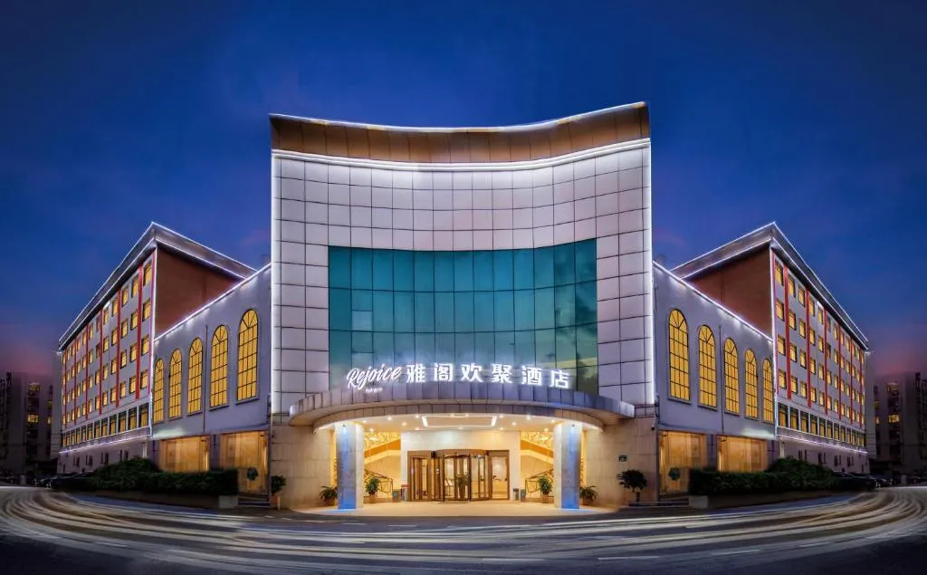 Image of Guangzhou Baiyun Airport Rejoice by Argyle Hotel Rehe Metro Exit B –Free shuttle bus is provided during the 137th Canton Fair