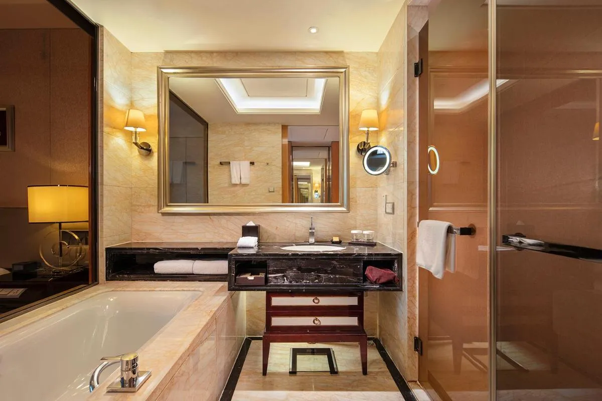 Image 2 of Hilton Guangzhou Baiyun – Free Shuttle and Phase 1&2 Registration Service Available for Canton Fair Period, Close to Luhu Golf Club & Leather Market